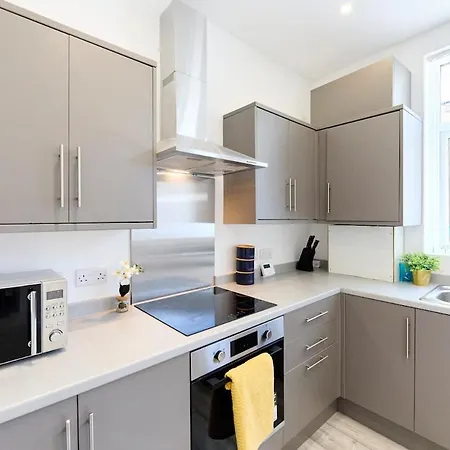 Refurbished 3 Bedroom House Near Centre Vakantiehuis Leeds (West Yorkshire)