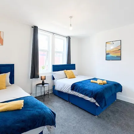 Refurbished 3 Bedroom House Near Centre *