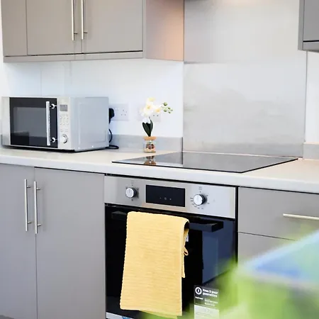 Refurbished 3 Bedroom House Near Centre *
