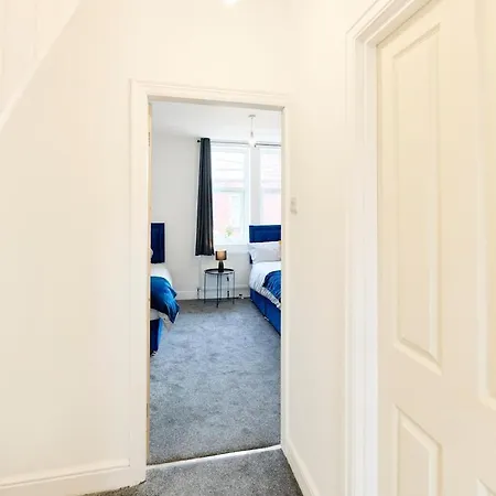 Refurbished 3 Bedroom House Near Centre